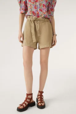 Femme ba&sh Cclork.
